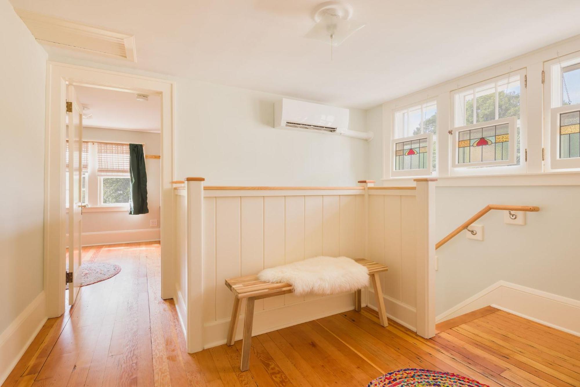 Queen City Bungalow & Cottages Burlington Bagian luar foto