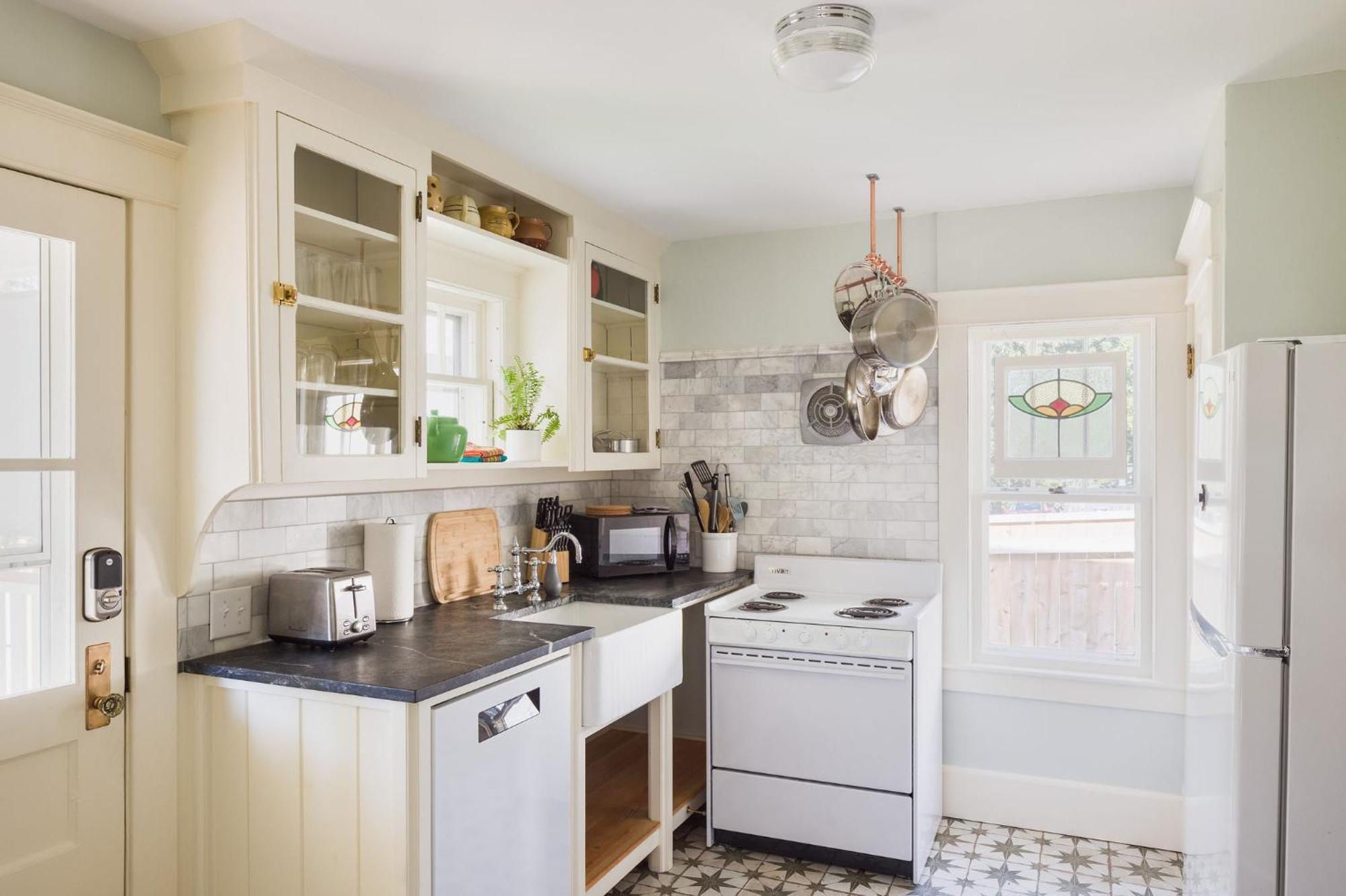 Queen City Bungalow & Cottages Burlington Bagian luar foto