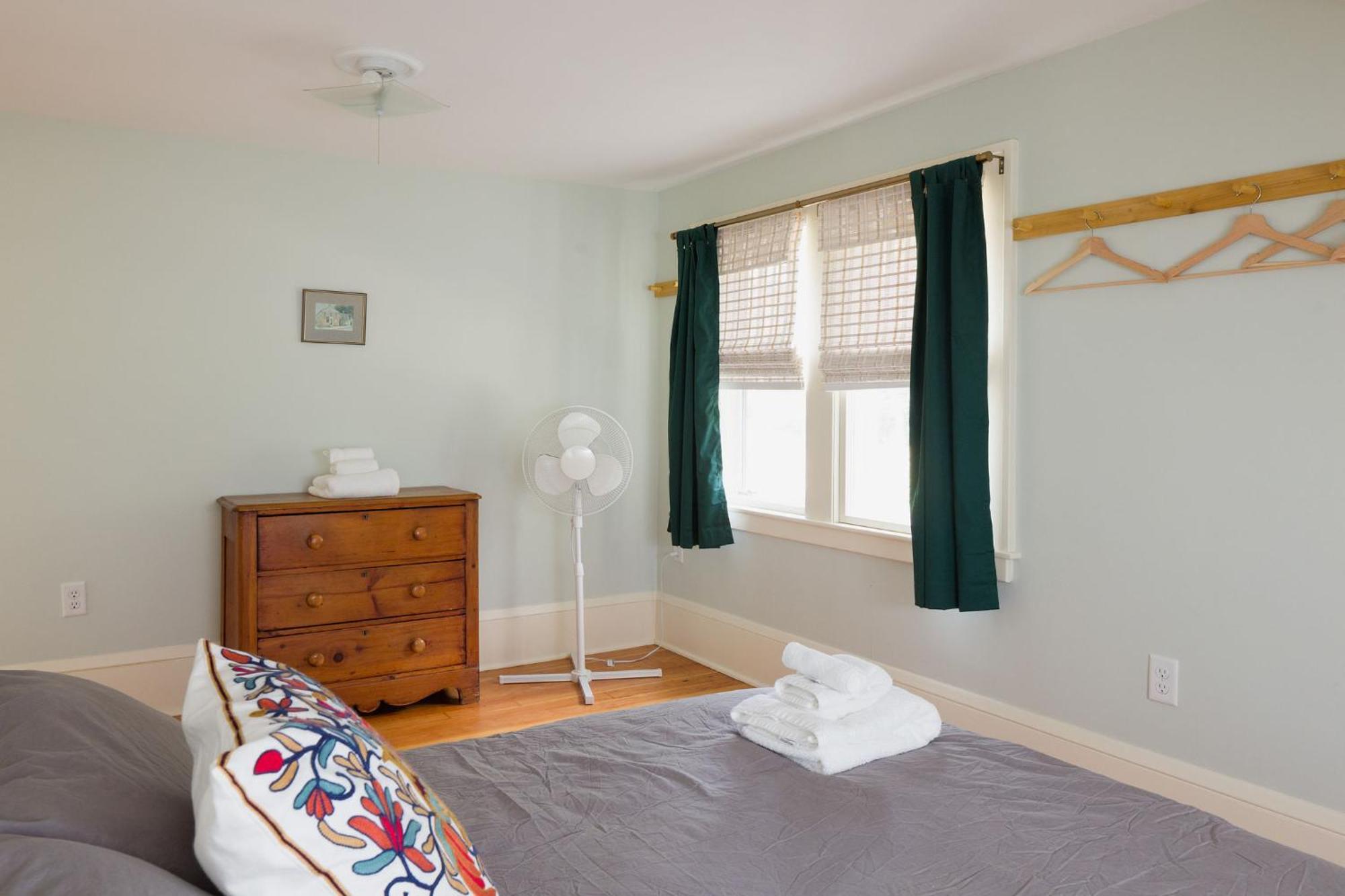 Queen City Bungalow & Cottages Burlington Bagian luar foto