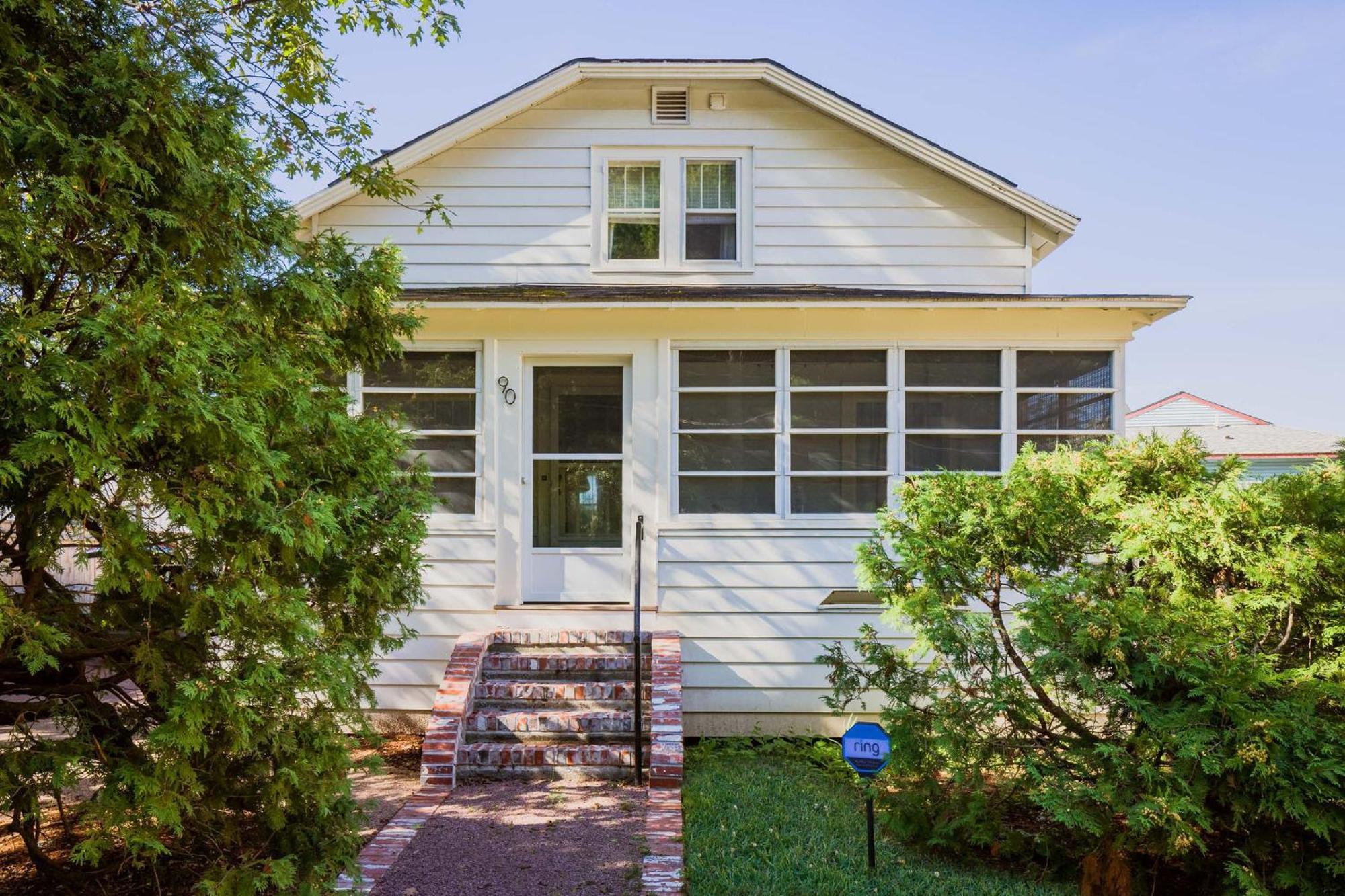 Queen City Bungalow & Cottages Burlington Bagian luar foto