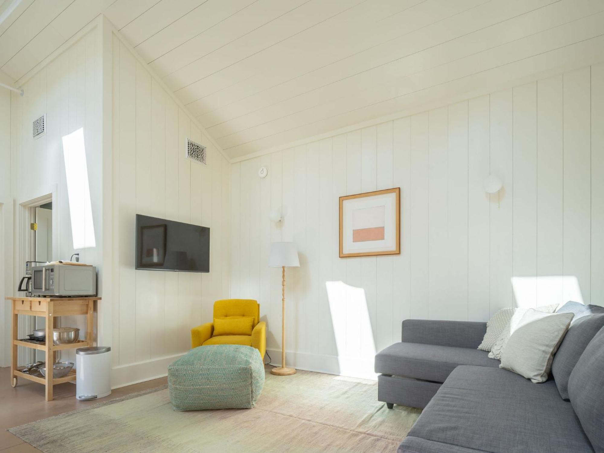 Queen City Bungalow & Cottages Burlington Bagian luar foto