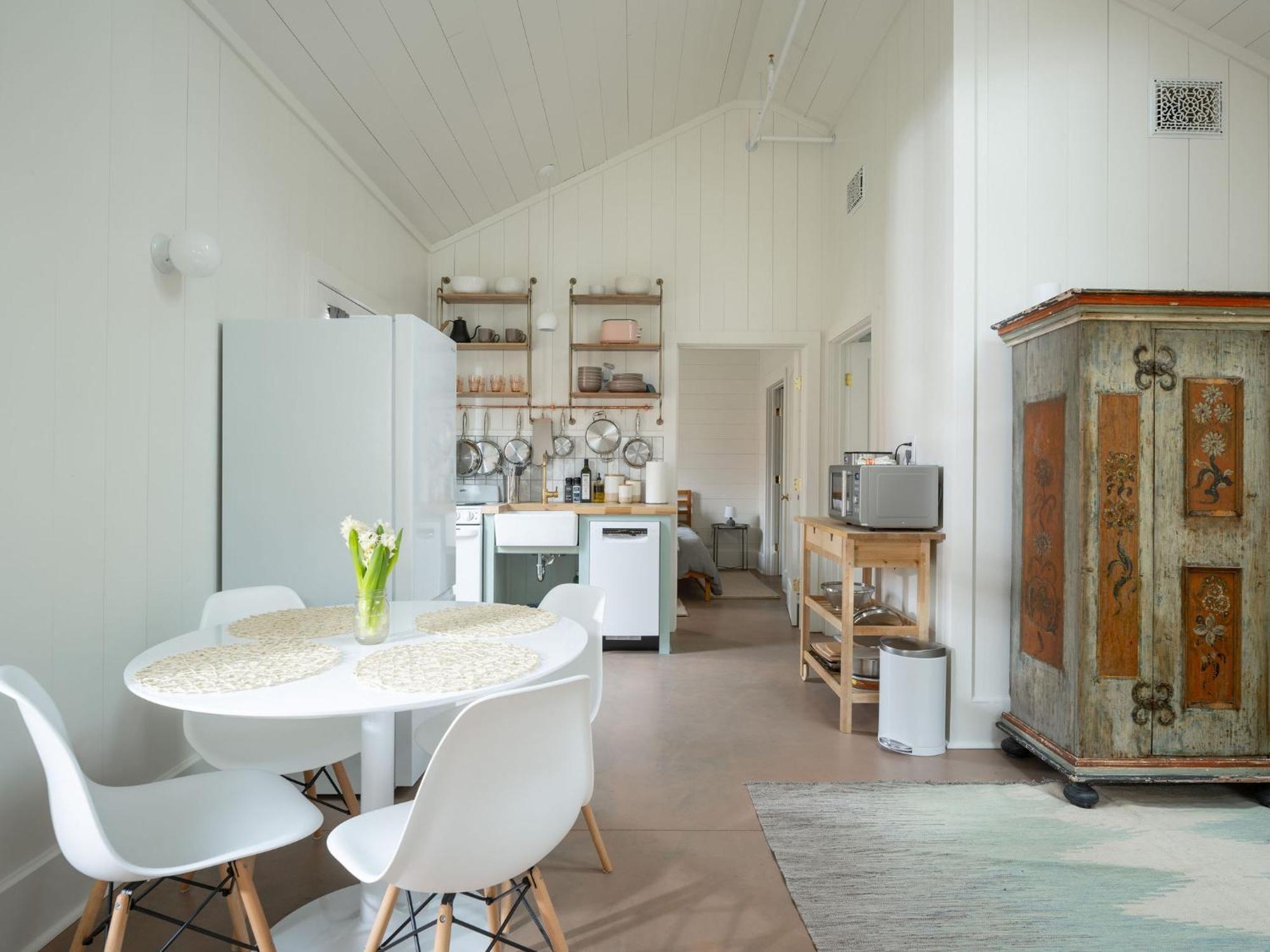 Queen City Bungalow & Cottages Burlington Bagian luar foto