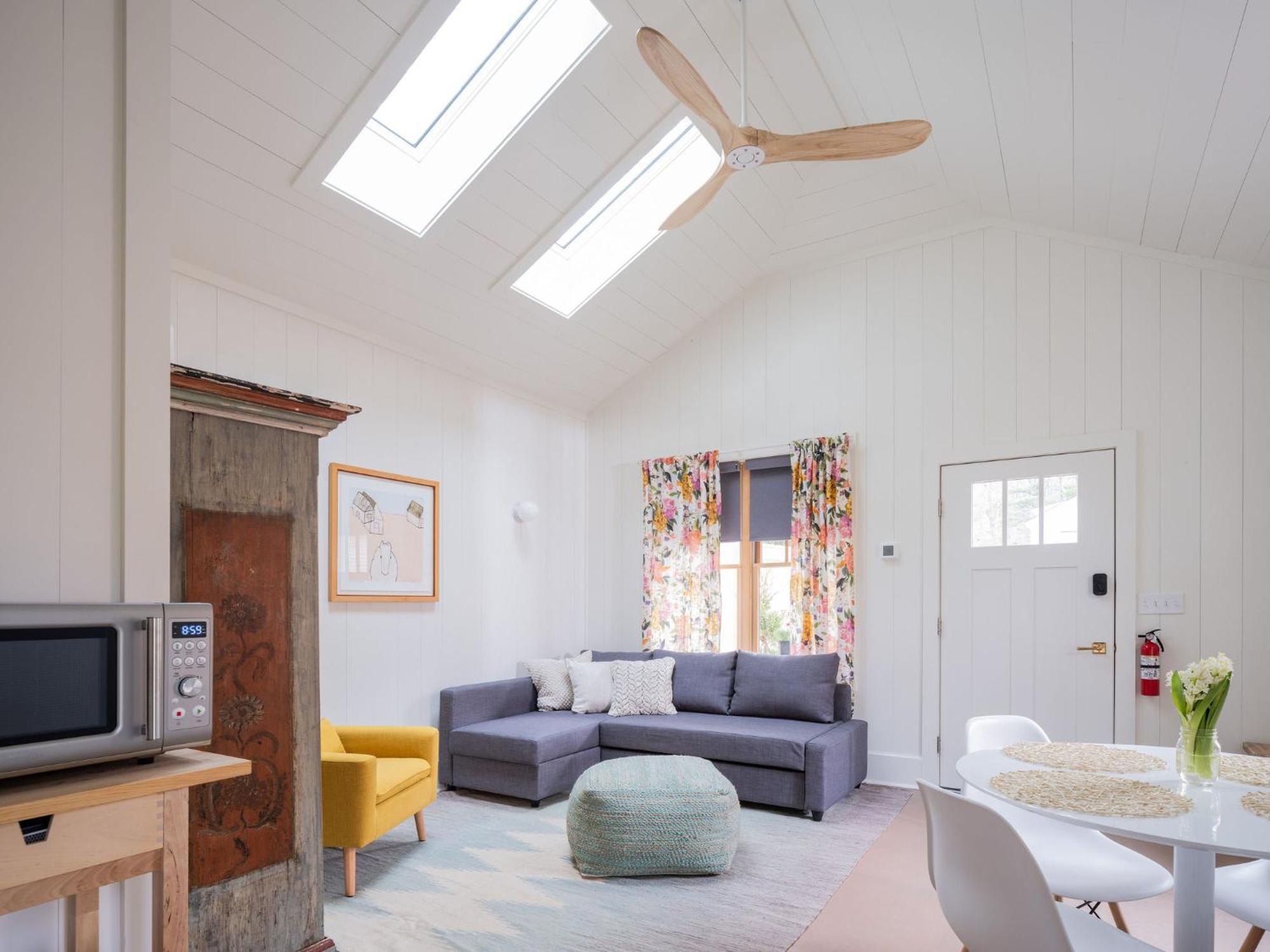Queen City Bungalow & Cottages Burlington Bagian luar foto
