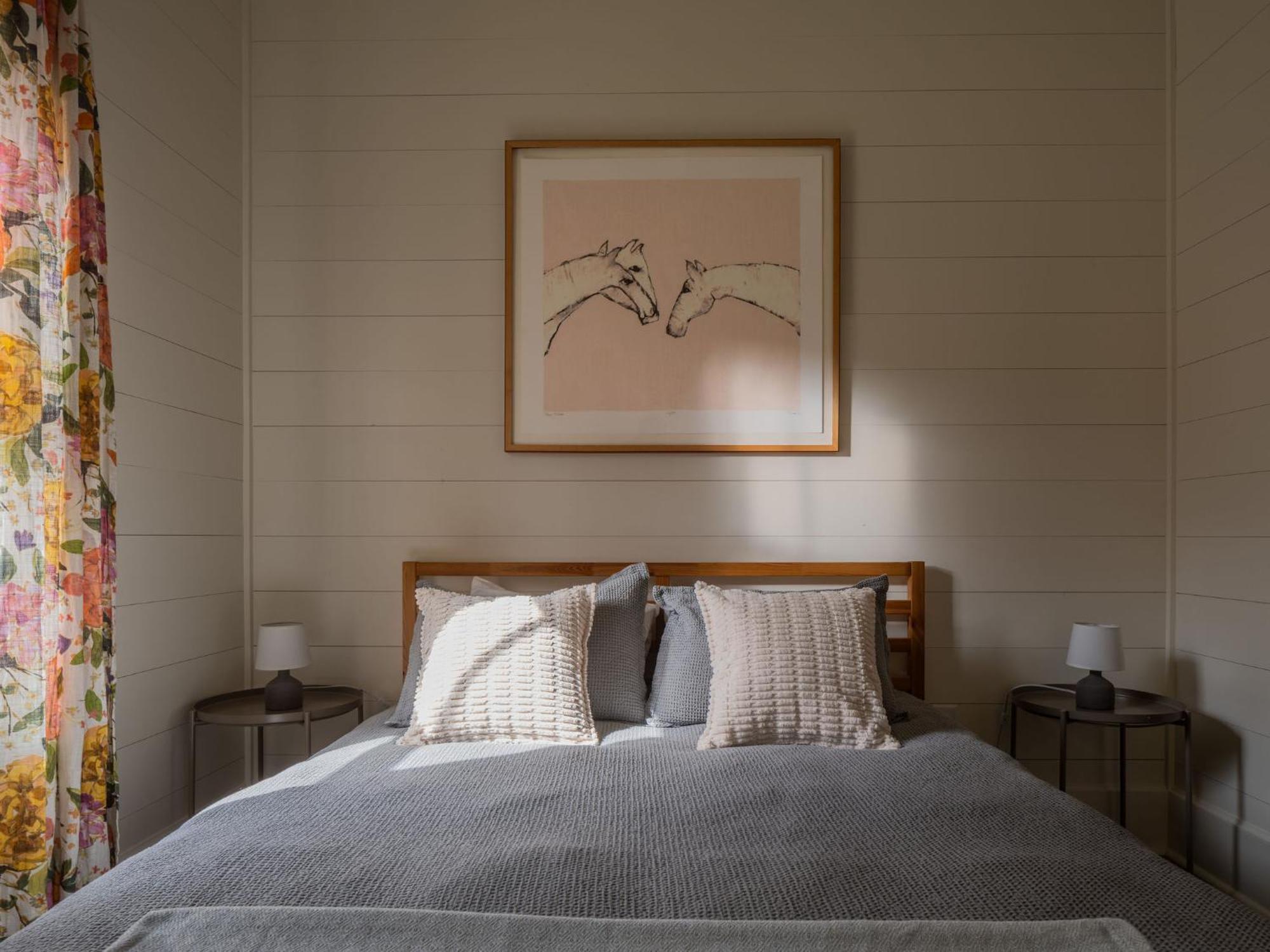 Queen City Bungalow & Cottages Burlington Bagian luar foto