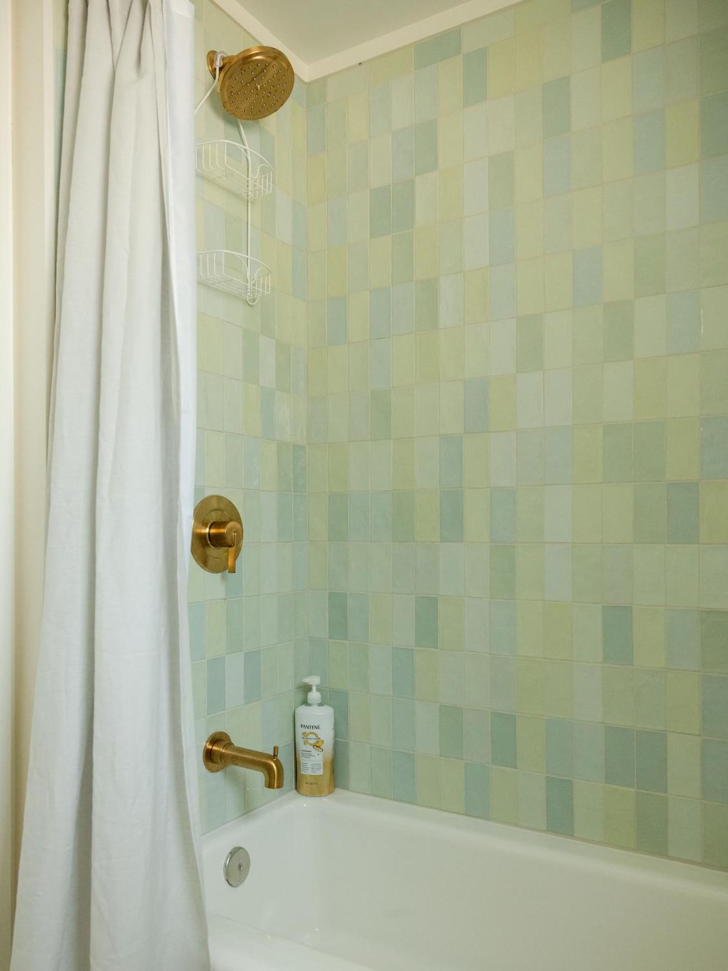 Queen City Bungalow & Cottages Burlington Bagian luar foto