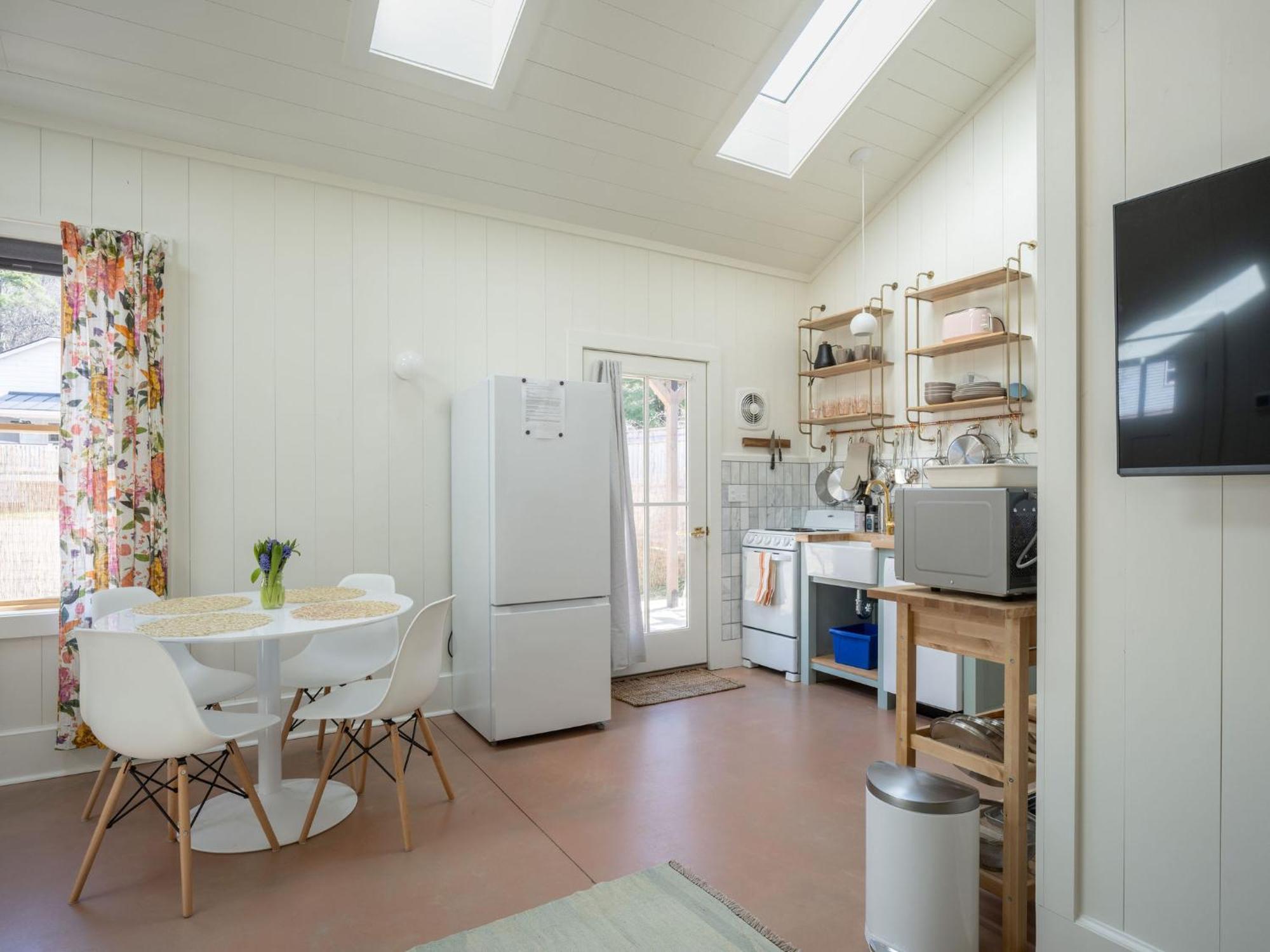 Queen City Bungalow & Cottages Burlington Bagian luar foto