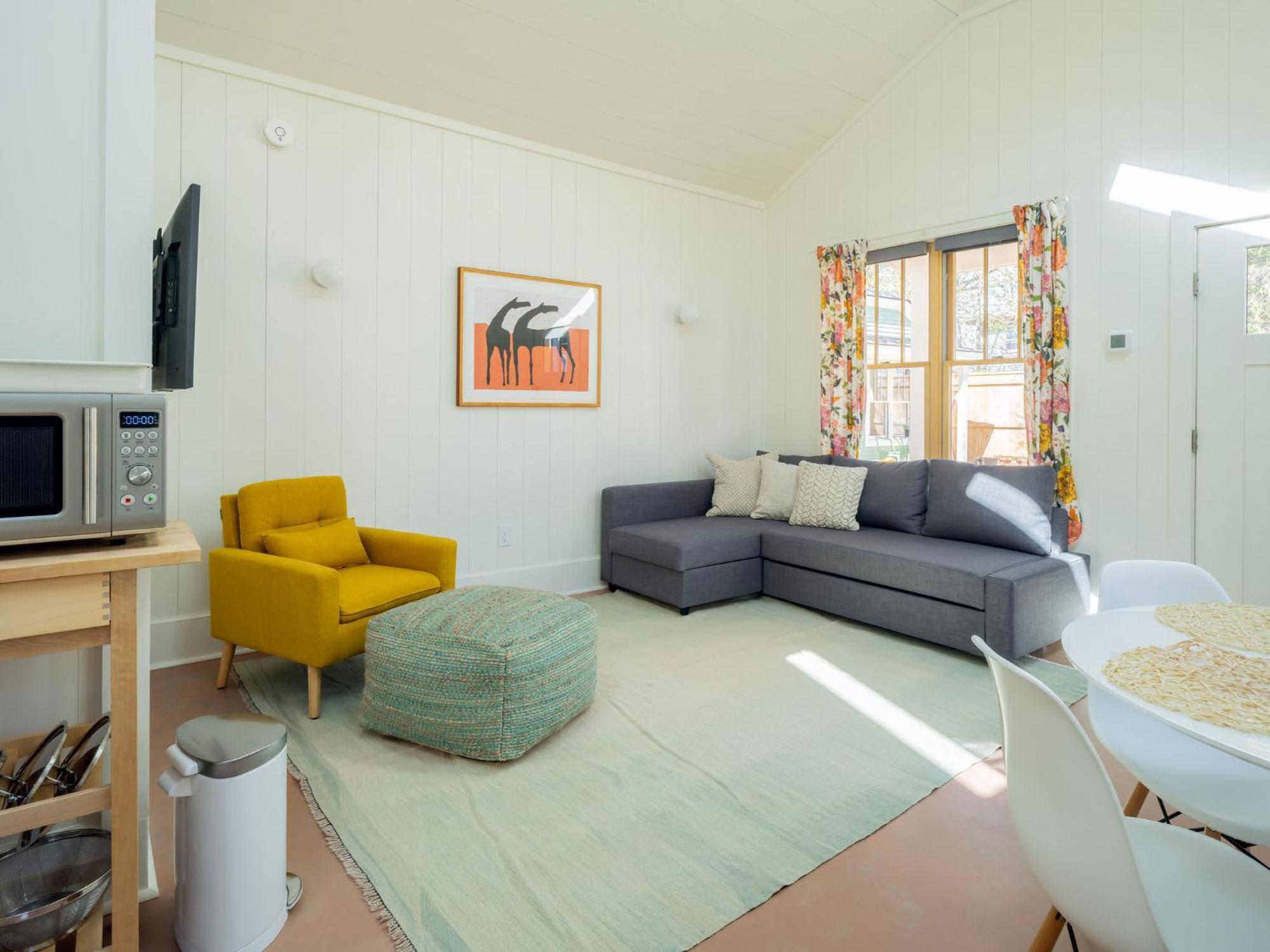 Queen City Bungalow & Cottages Burlington Bagian luar foto