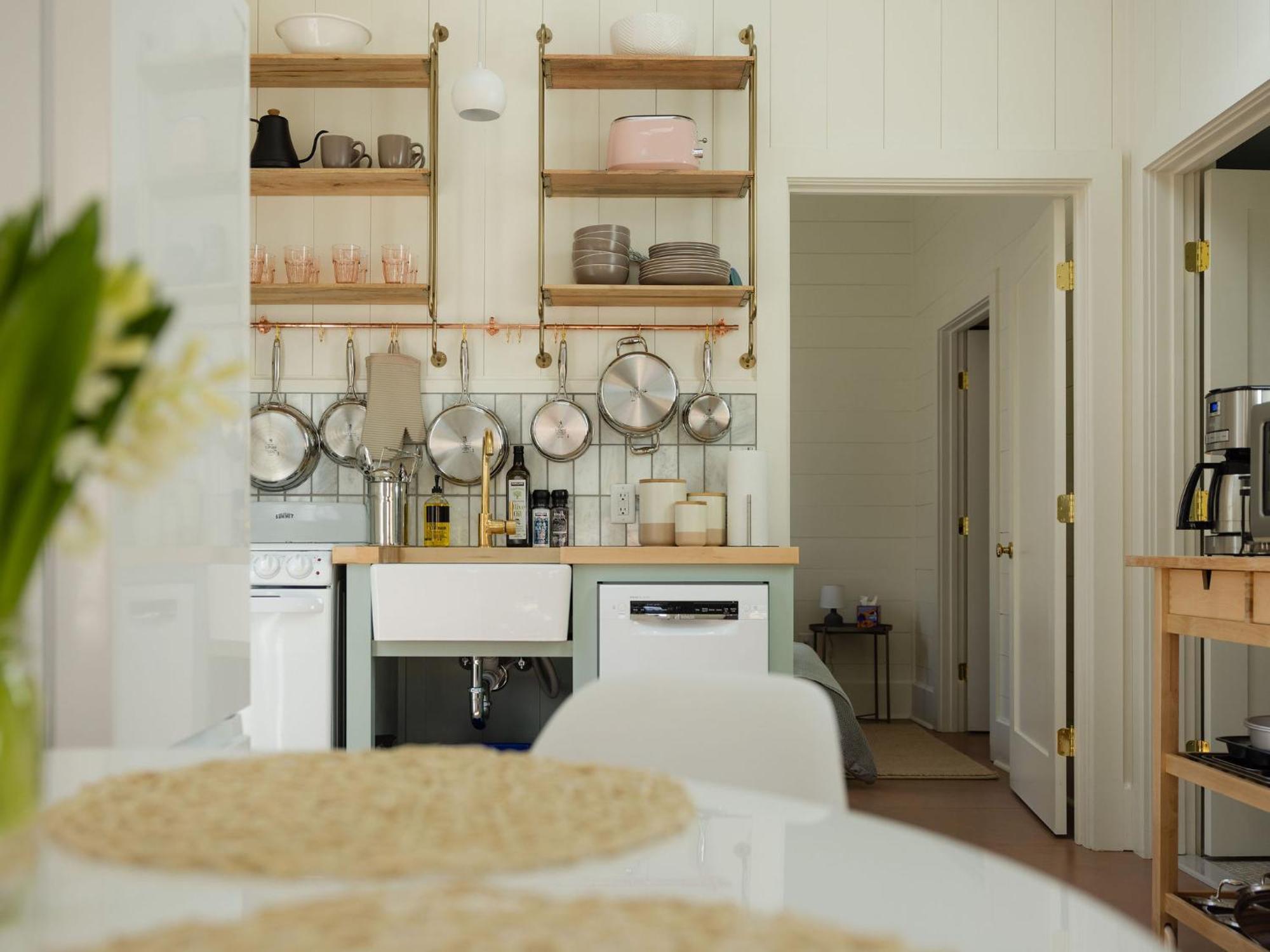 Queen City Bungalow & Cottages Burlington Bagian luar foto