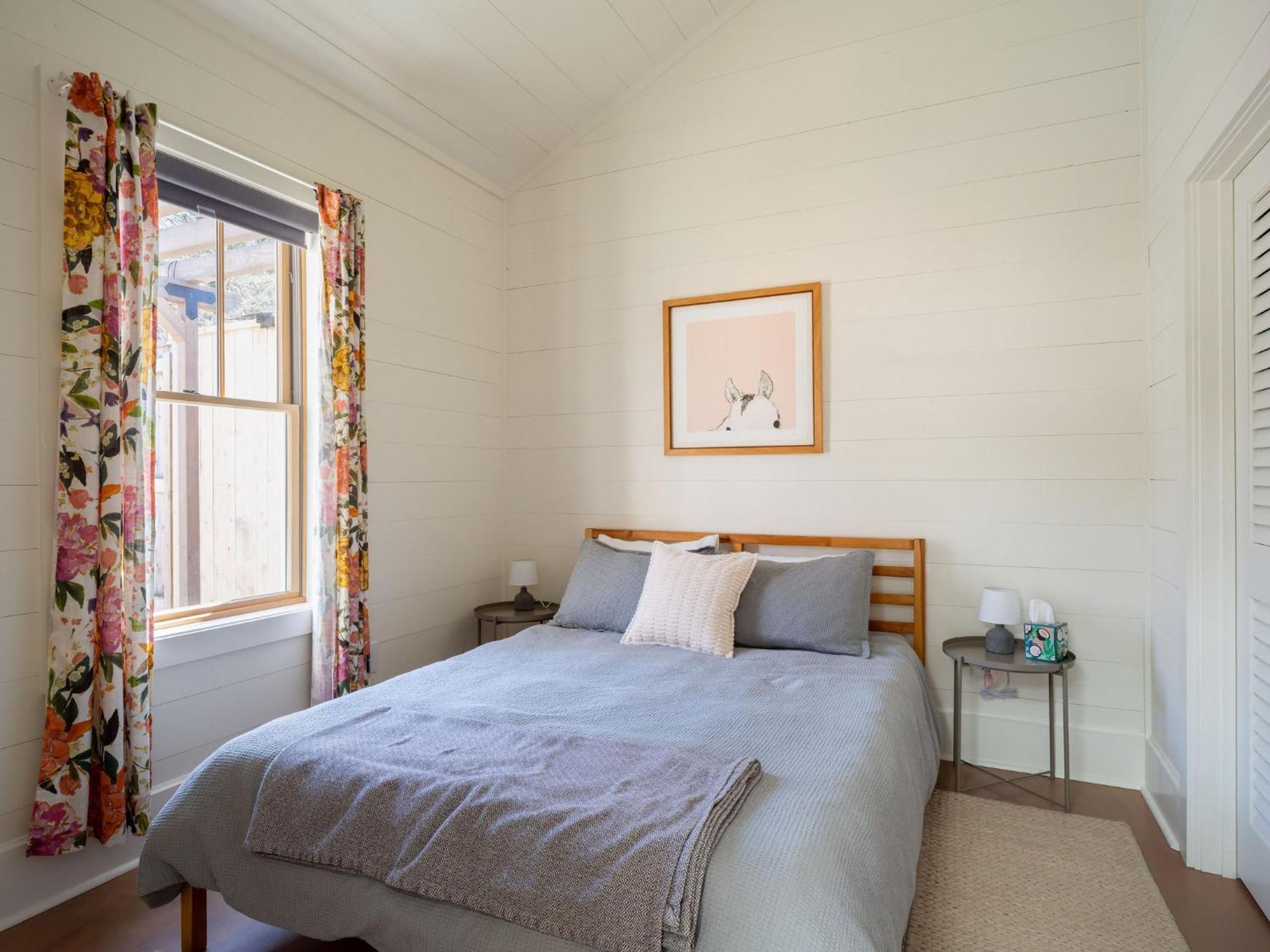 Queen City Bungalow & Cottages Burlington Bagian luar foto